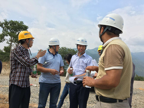 公司領(lǐng)導(dǎo)國(guó)慶長(zhǎng)假期間赴項(xiàng)目一線調(diào)研慰問(wèn)