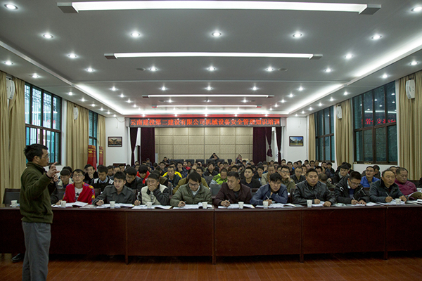 公司組織開展機(jī)械設(shè)備安全管理知識培訓(xùn)