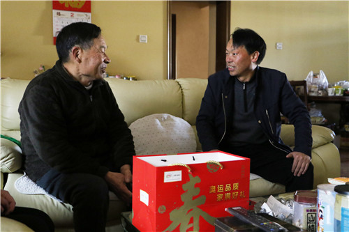 公司領導春節(jié)前走訪慰問離退休干部及干部遺屬
