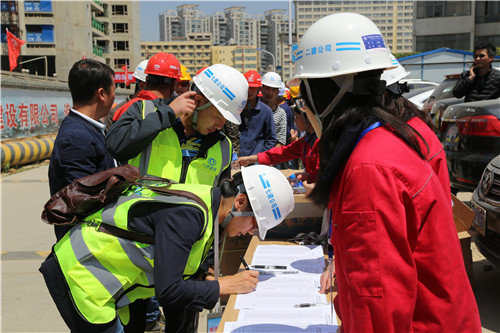 集團(tuán)組織34家兄弟單位到華潤(rùn)悅府項(xiàng)目觀摩學(xué)習(xí)