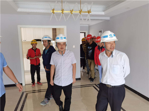 陳定華一行到臨翔區(qū)棚戶區(qū)改造安置房建設(shè)項目（一期）工程項目調(diào)研