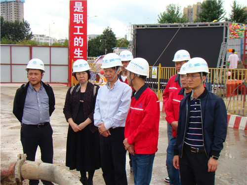 陳定華一行到曲靖片區(qū)進(jìn)行雙節(jié)慰問