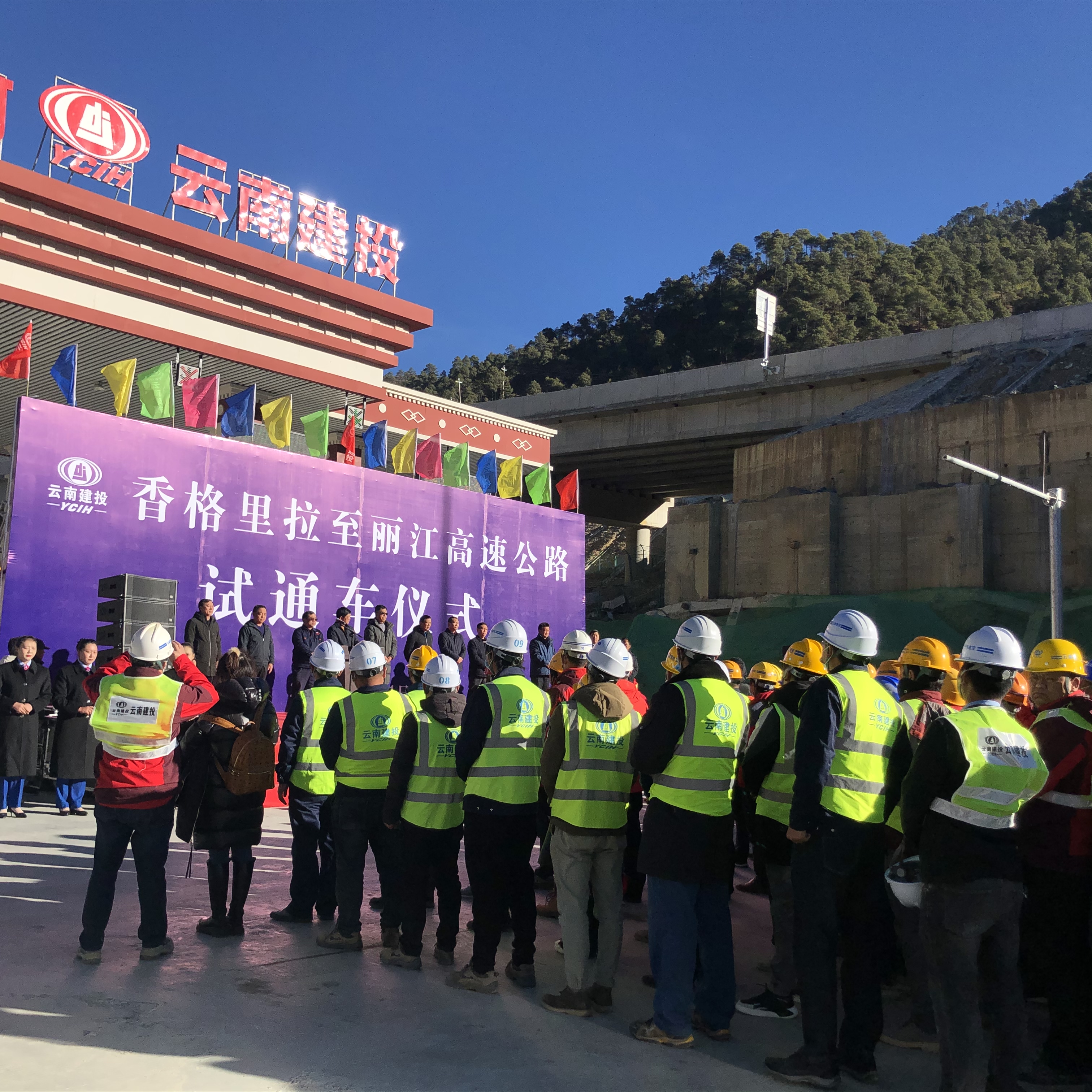 【項目動態(tài)】香麗高速公路土建施工第六工區(qū)項目一工區(qū)順利通車