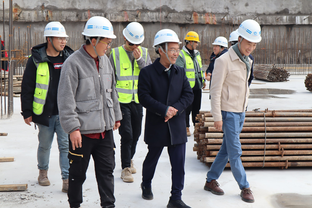 【調(diào)研檢查】集團(tuán)生產(chǎn)管理部一行到第二直管部宣威中醫(yī)院項(xiàng)目調(diào)研檢查