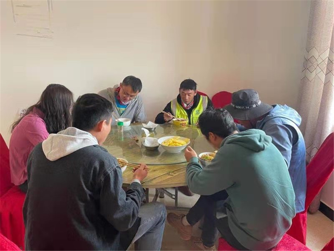 無論再忙，也別忘了吃飯 ?——二建干飯人圖鑒