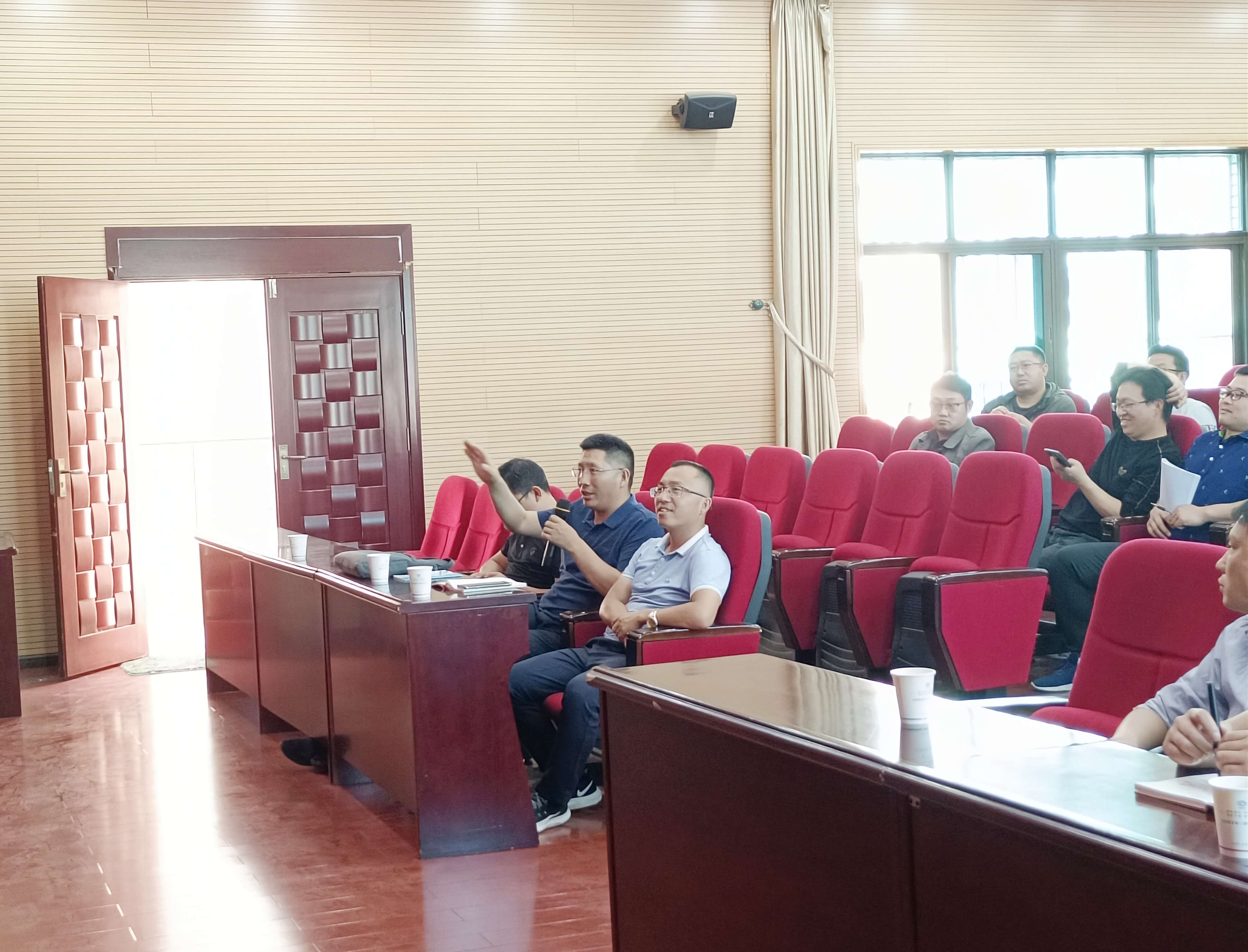 【公司動態(tài)】公司組織開展公路工程現(xiàn)澆箱梁施工及質(zhì)檢、試驗資料培訓(xùn)