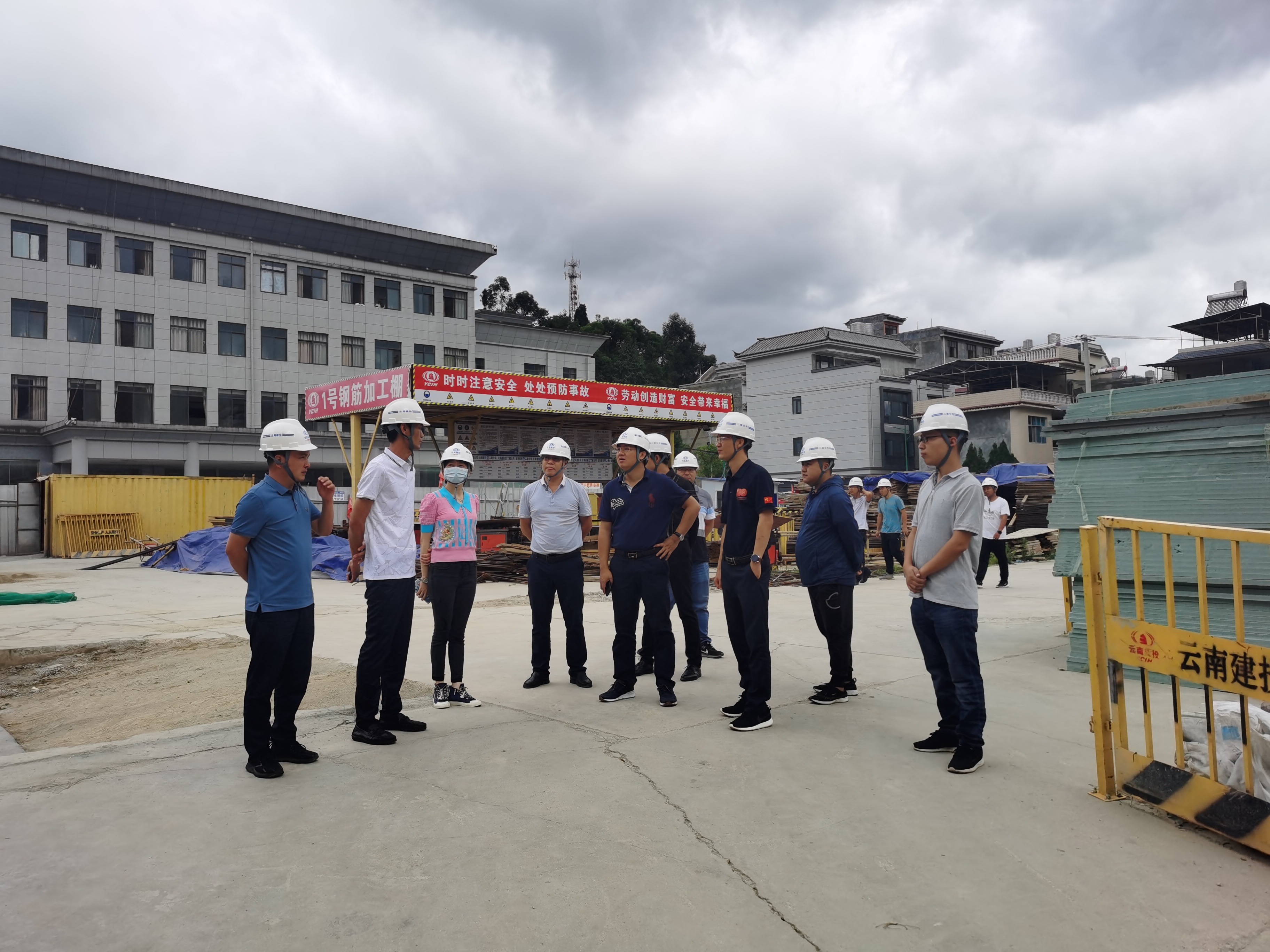 【我為群眾辦實(shí)事】萬向遵一行檢查指導(dǎo)鳳慶縣在建項(xiàng)目