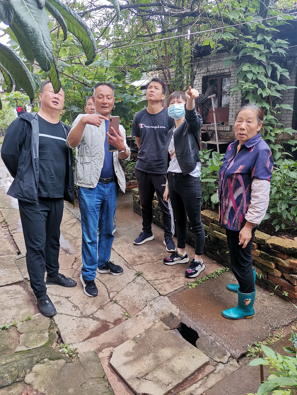 【我為群眾辦實事】公司領導到藍龍?zhí)镀瑓^(qū)進行安全檢查