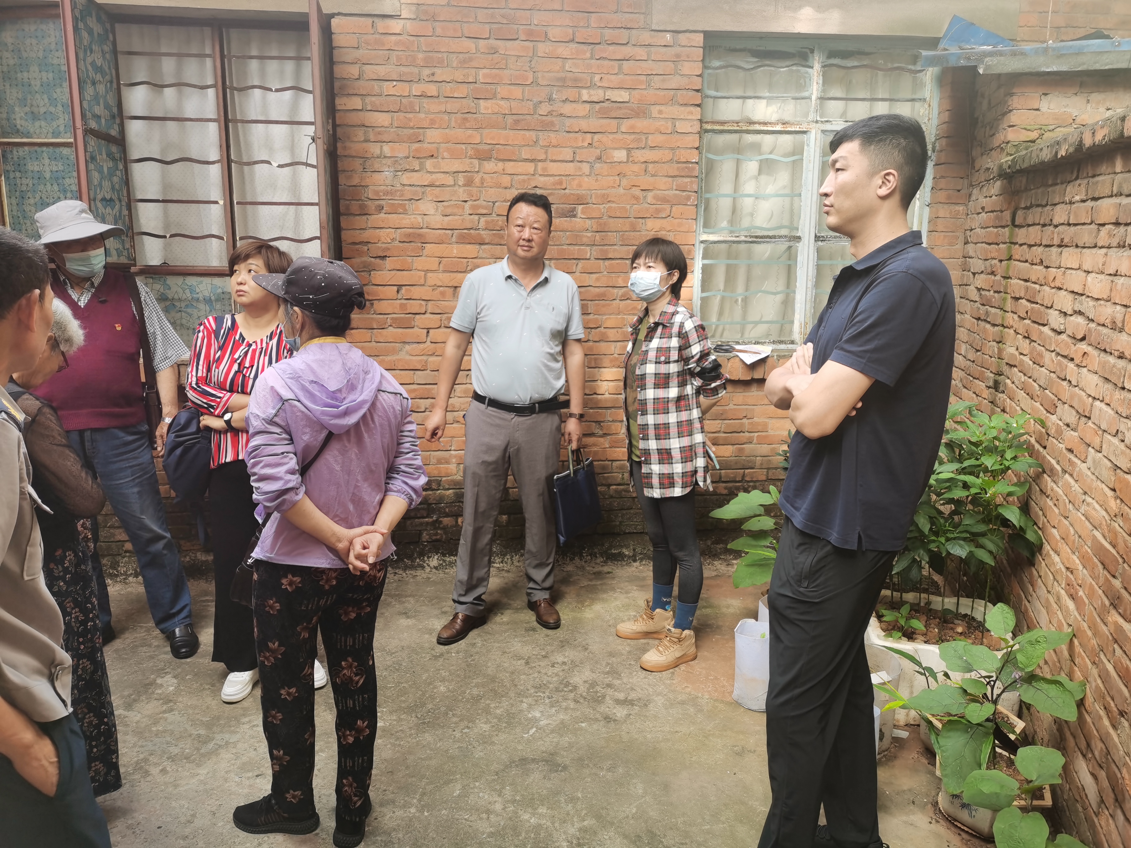 【我為群眾辦實事】公司領(lǐng)導(dǎo)到老舊生活區(qū)調(diào)研家委會工作開展情況