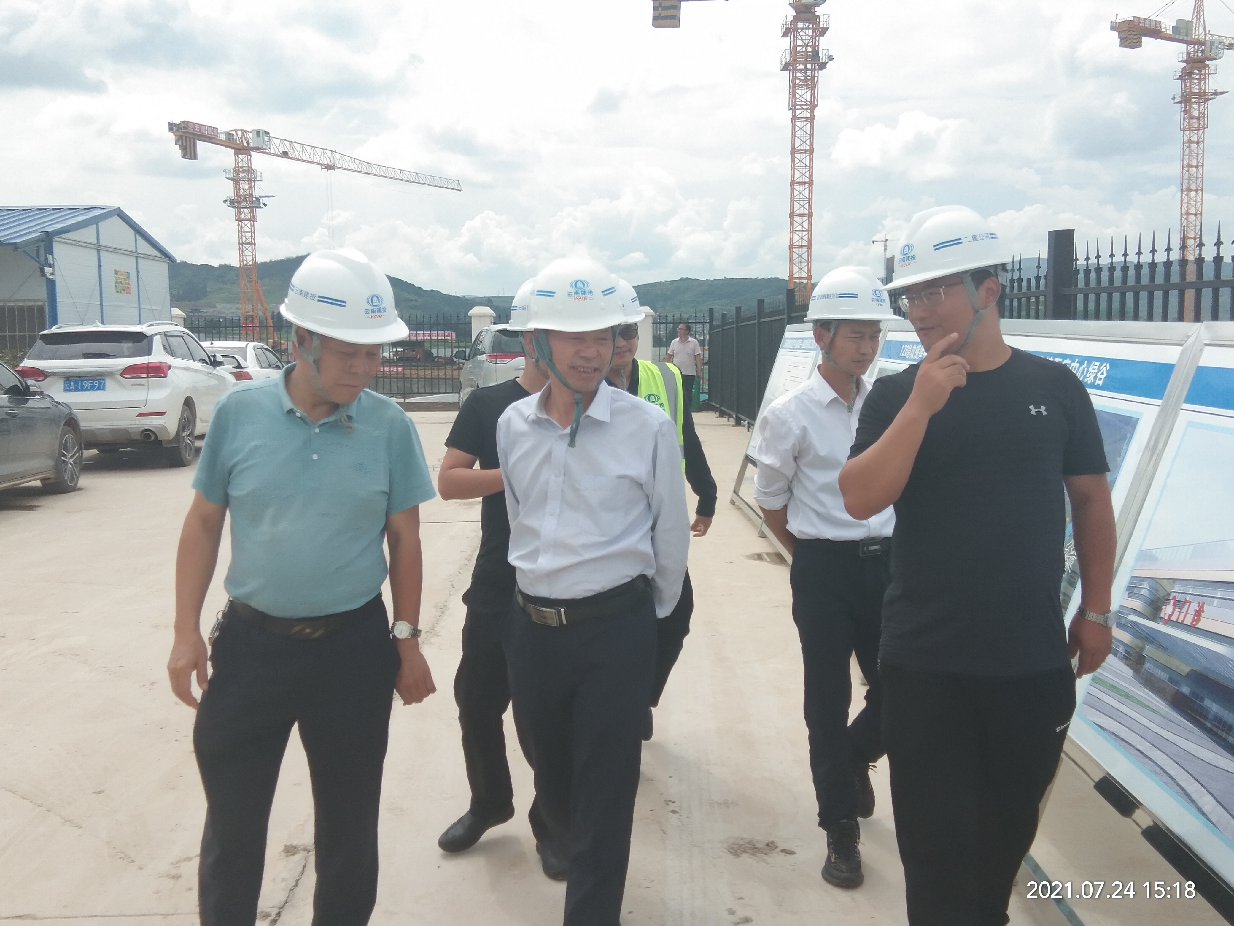 【我為群眾辦實(shí)事】陳定華一行調(diào)研檢查曲靖醫(yī)療中心建設(shè)項(xiàng)目