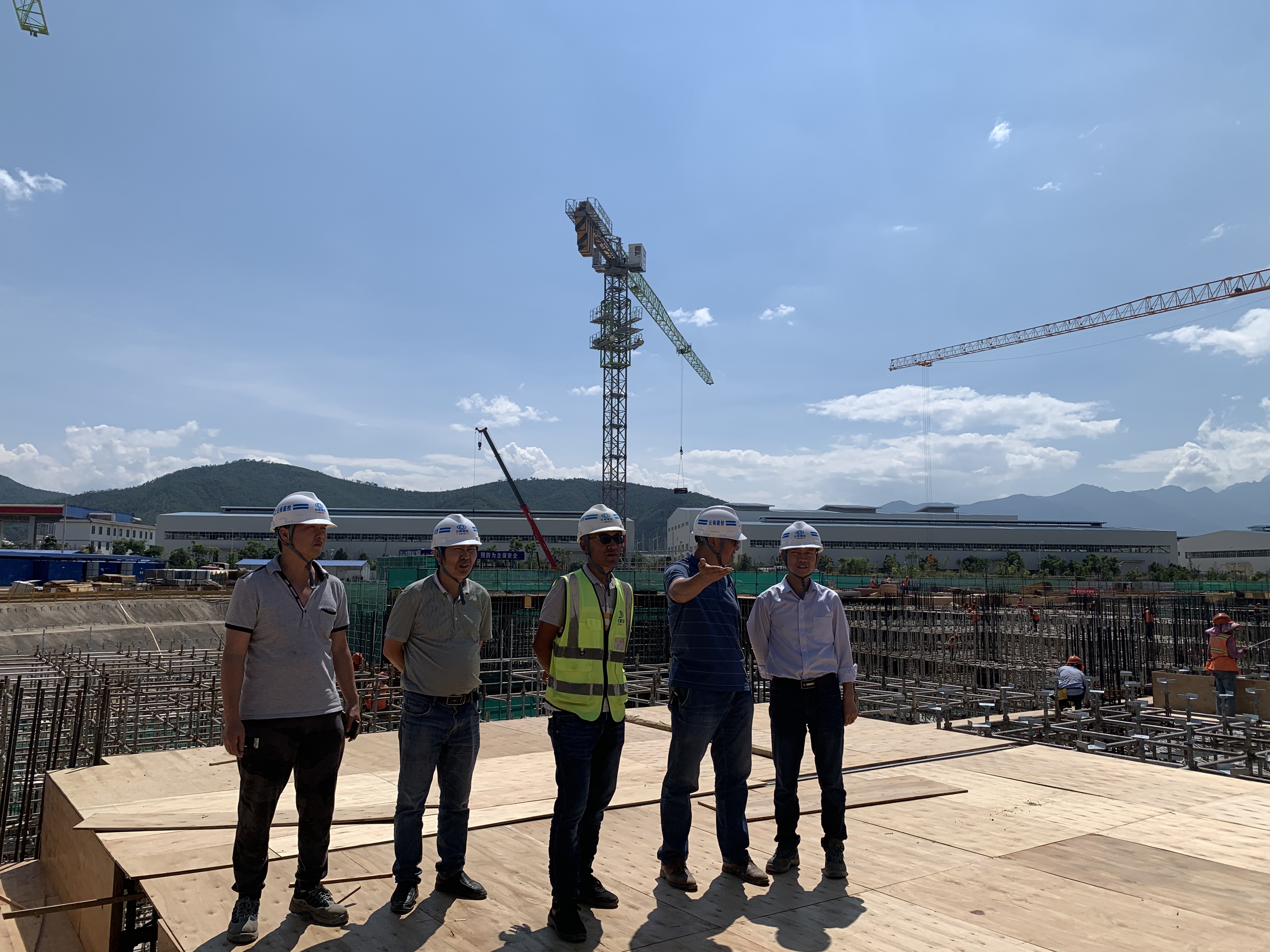 【我為群眾辦實事】董學(xué)友檢查指導(dǎo)滇西區(qū)域醫(yī)療中心項目