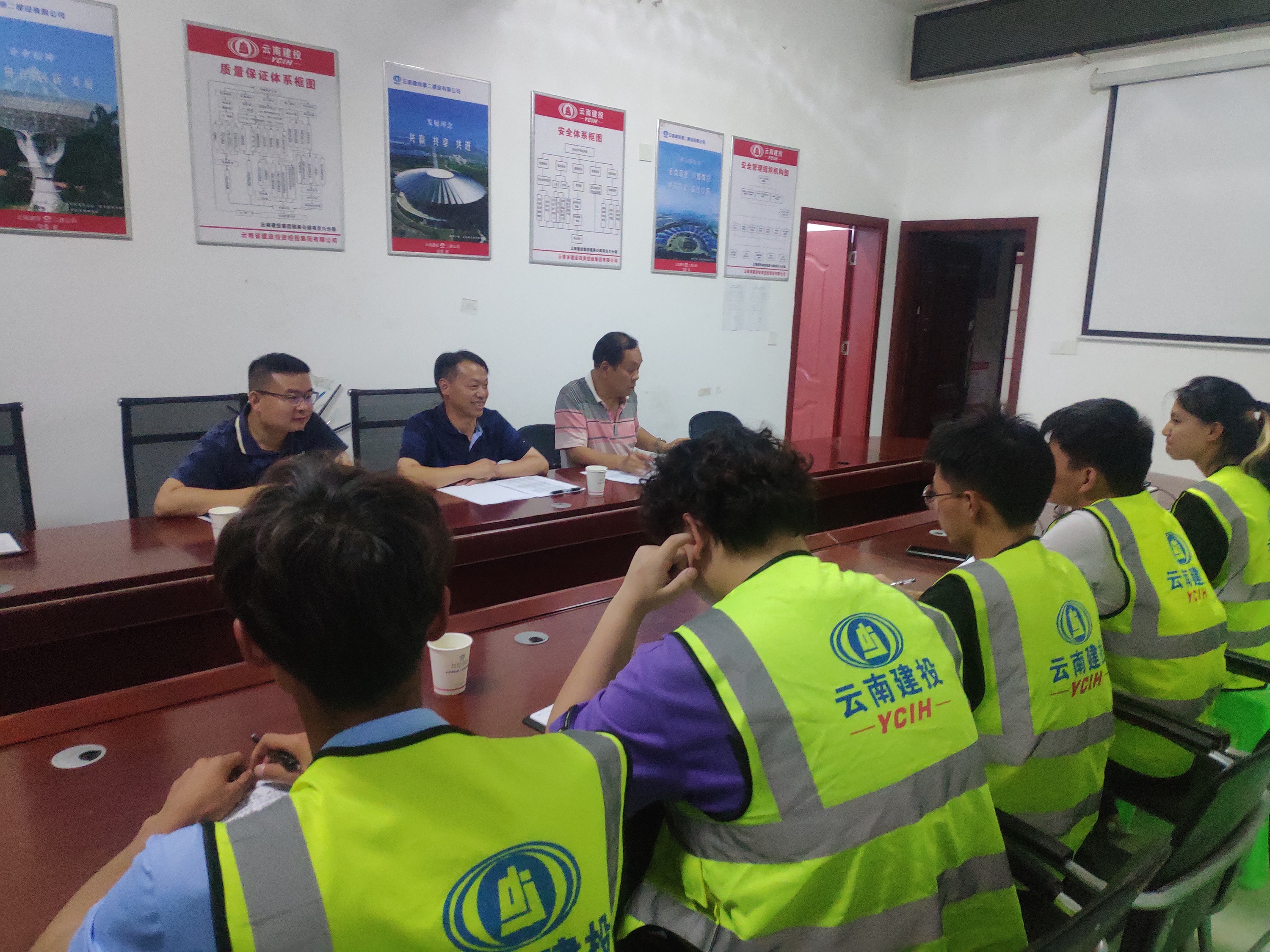 【我為群眾辦實事】陳定華帶隊到路橋分公司鎮(zhèn)果高速六分部檢查指導(dǎo)工作