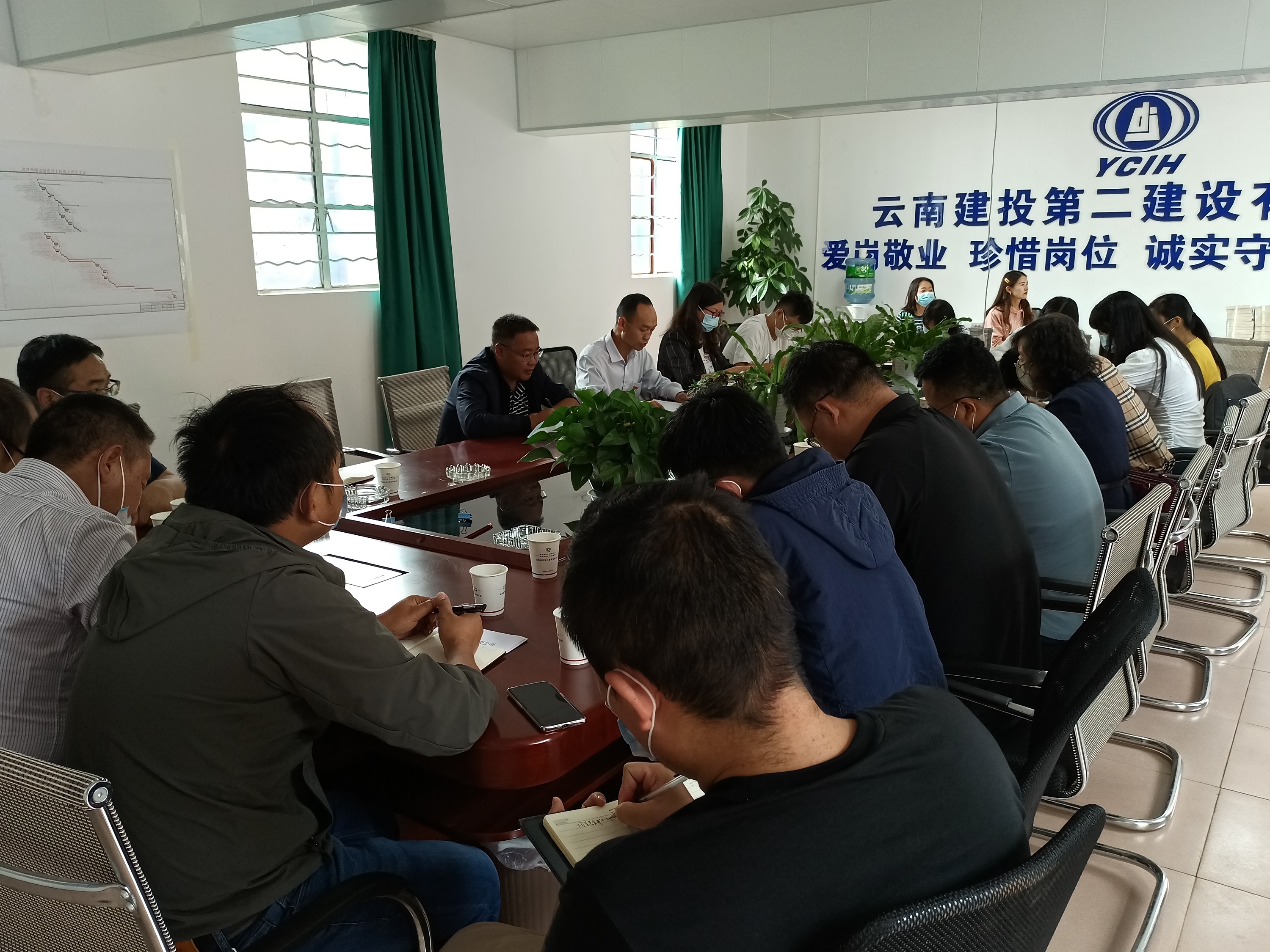 【黨課開講啦】董學(xué)友在國博項(xiàng)目部講黨課