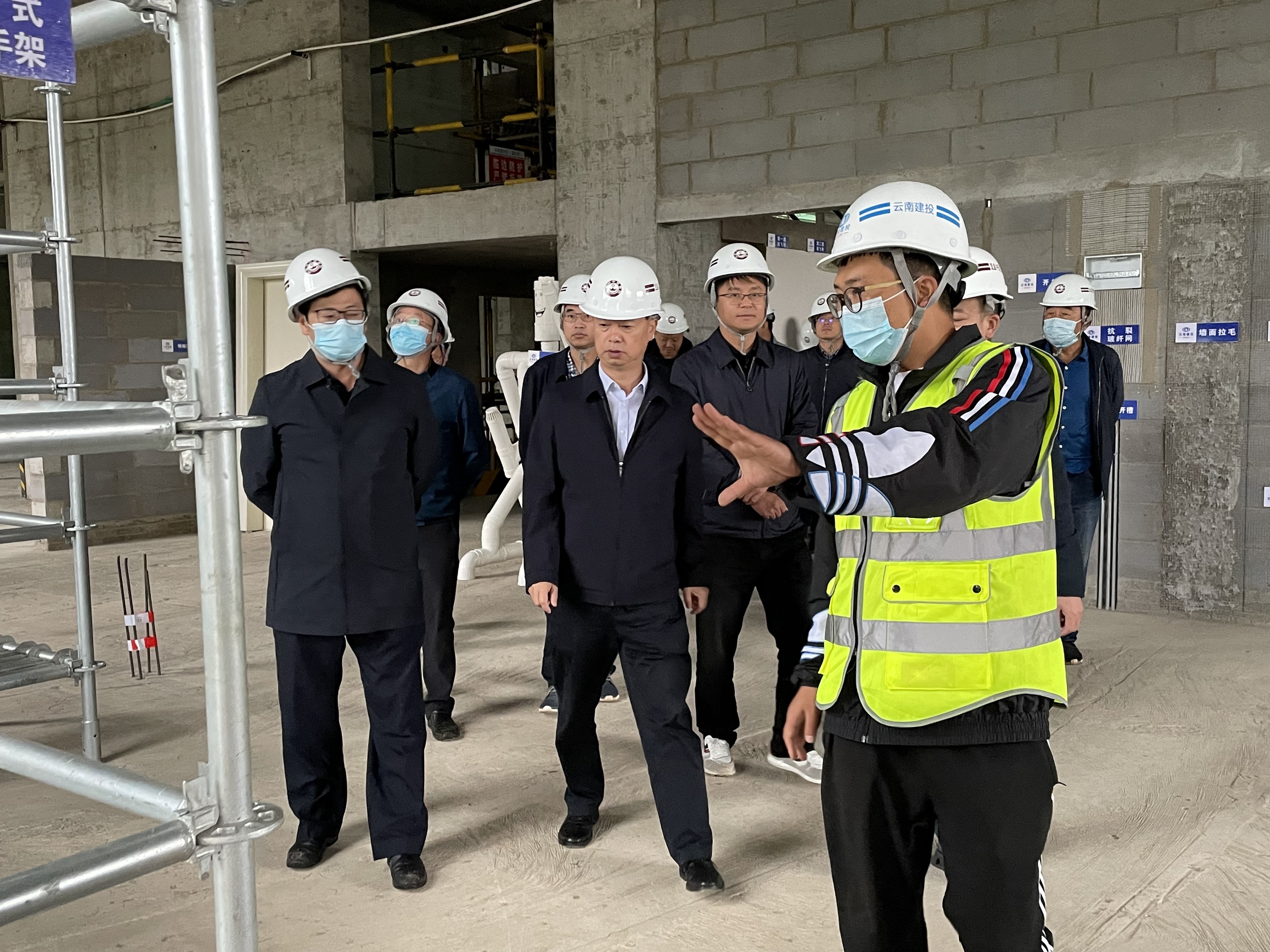 【調(diào)研檢查】宣威市市長到宣威市中醫(yī)醫(yī)院門診綜合樓工程施工項目調(diào)研