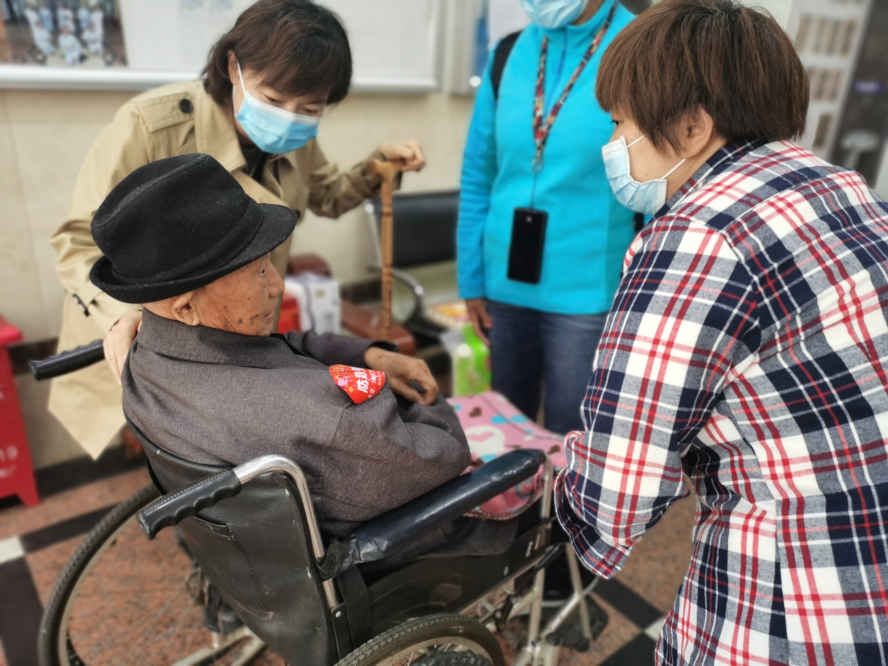 【我為群眾辦實事】公司領導重陽節(jié)之際看望慰問離休干部及退休職工