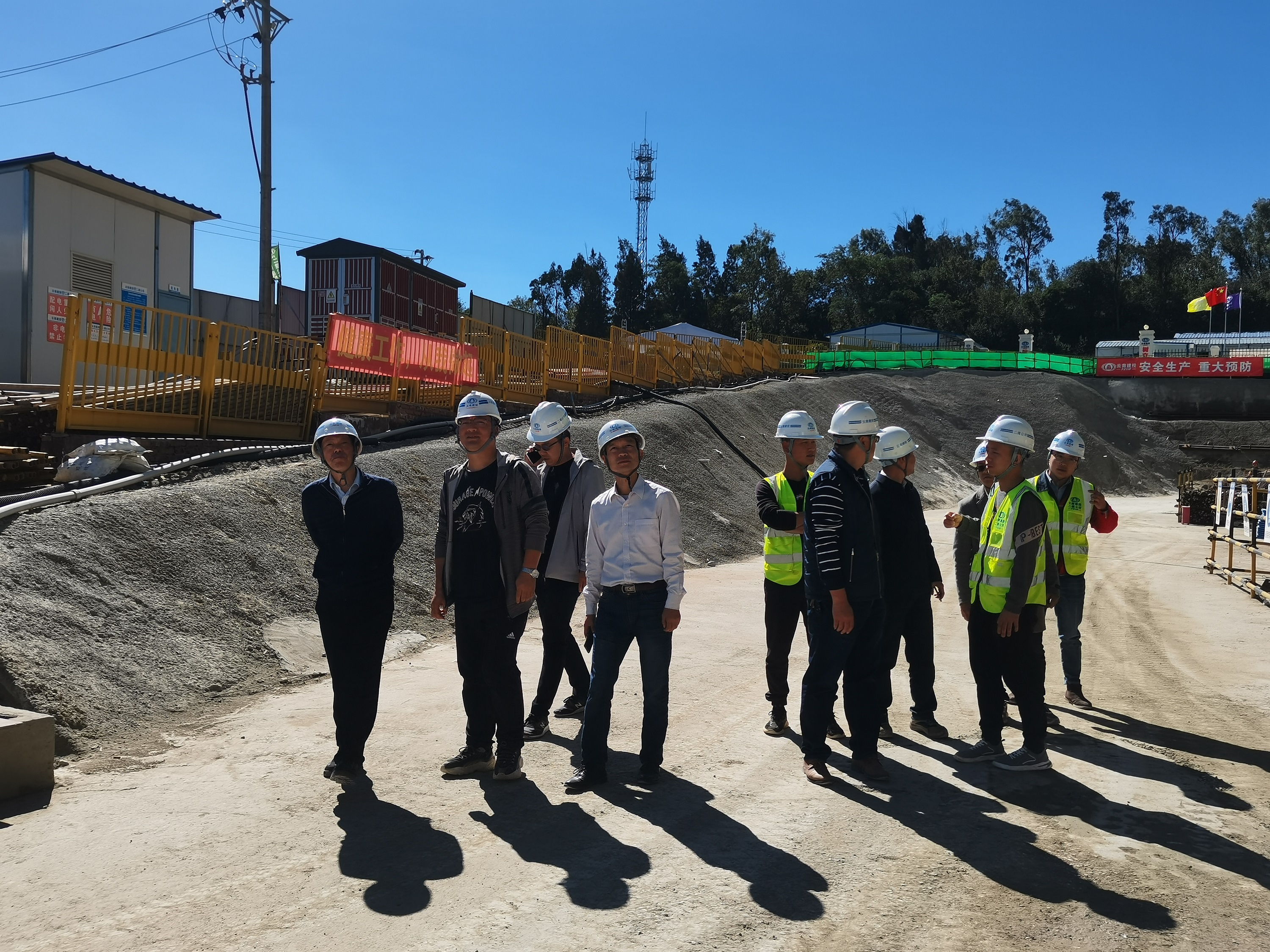 【我為群眾辦實事】陳定華、董學(xué)友一行調(diào)研檢查曲靖醫(yī)療中心建設(shè)項目