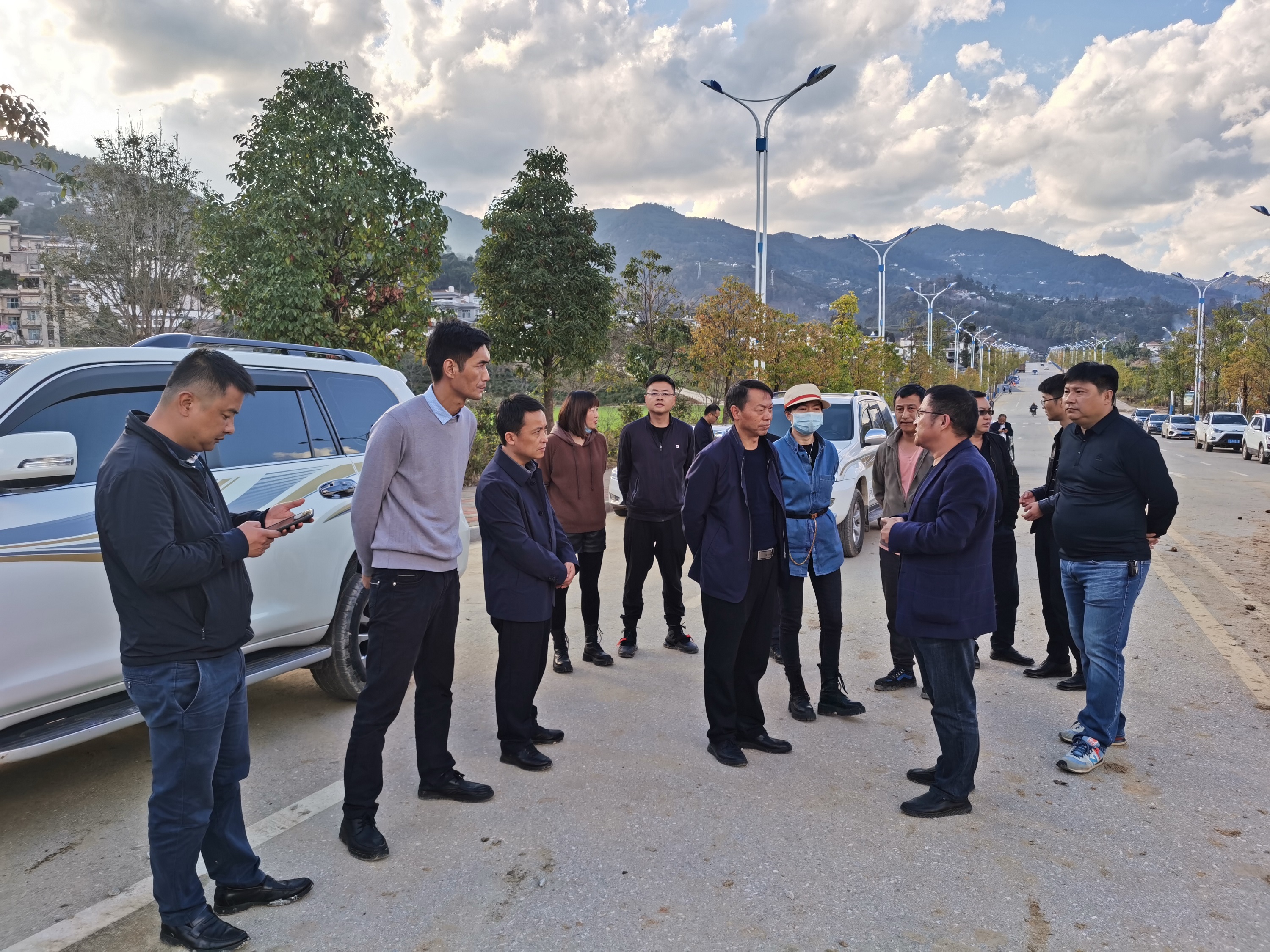 【我為群眾辦實(shí)事】陳定華一行赴鳳慶開展座談交流