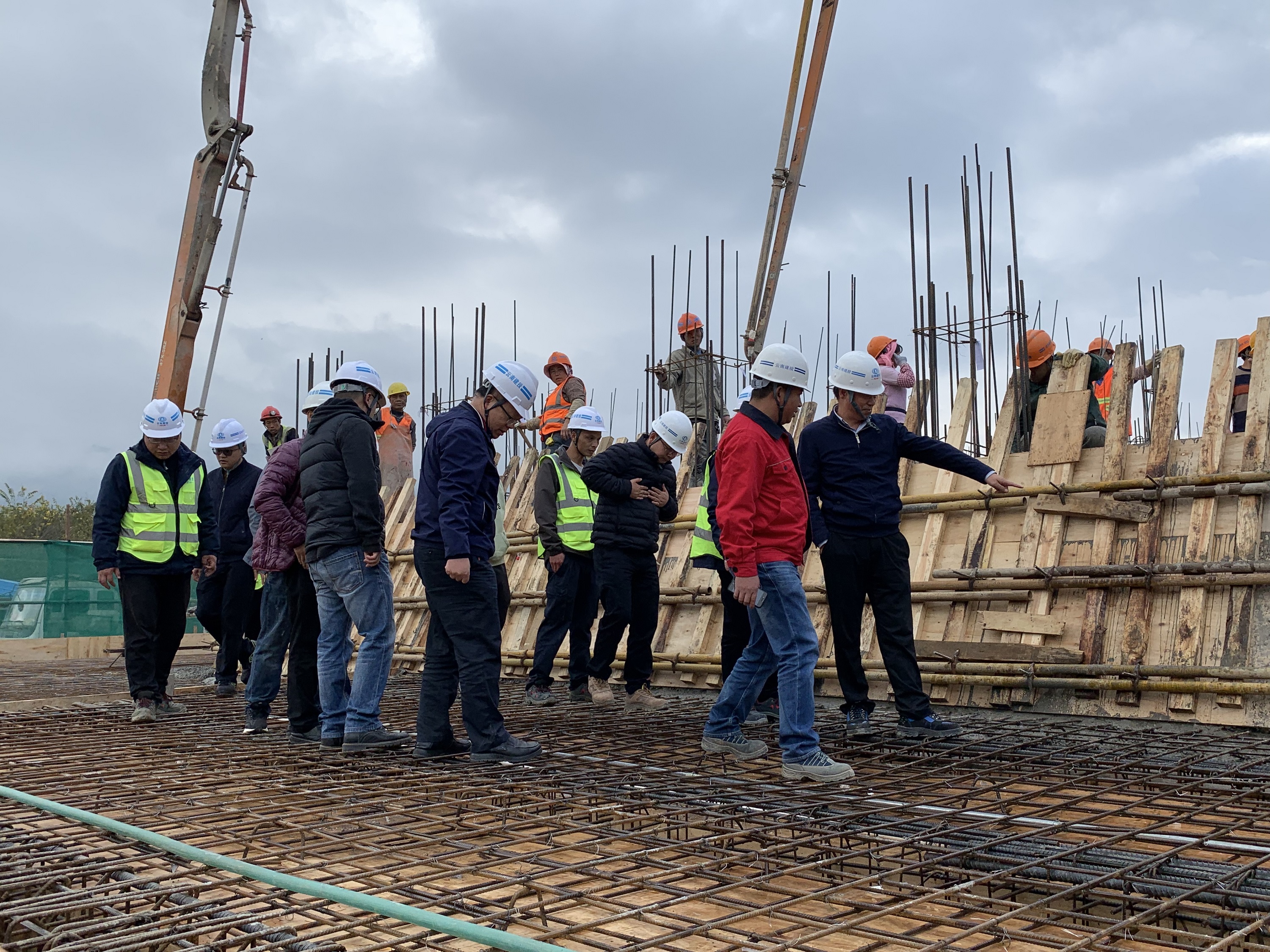 【我為群眾辦實(shí)事】陳定華一行到昆明陽宗海施家嘴搬遷項(xiàng)目調(diào)研