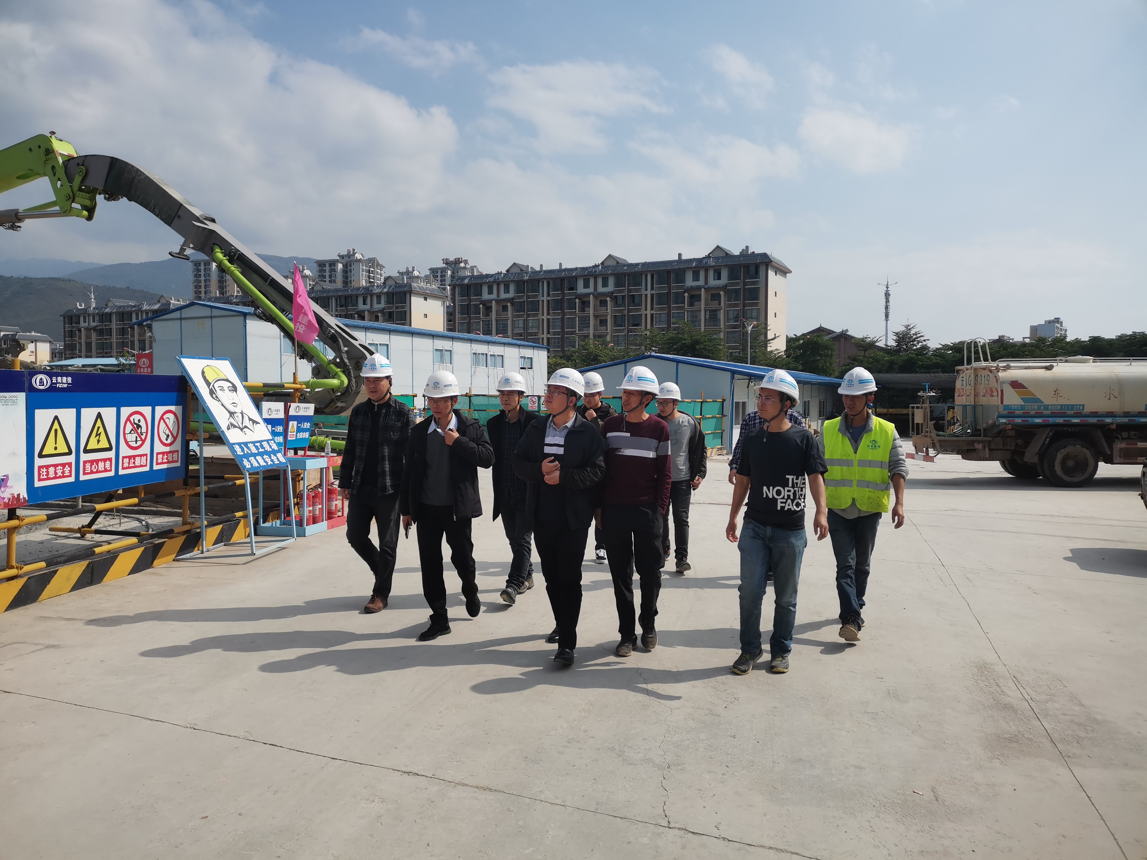 【我為群眾辦實事】公司領(lǐng)導(dǎo)到元江縣人民醫(yī)院遷建項目調(diào)研鋁模應(yīng)用情況