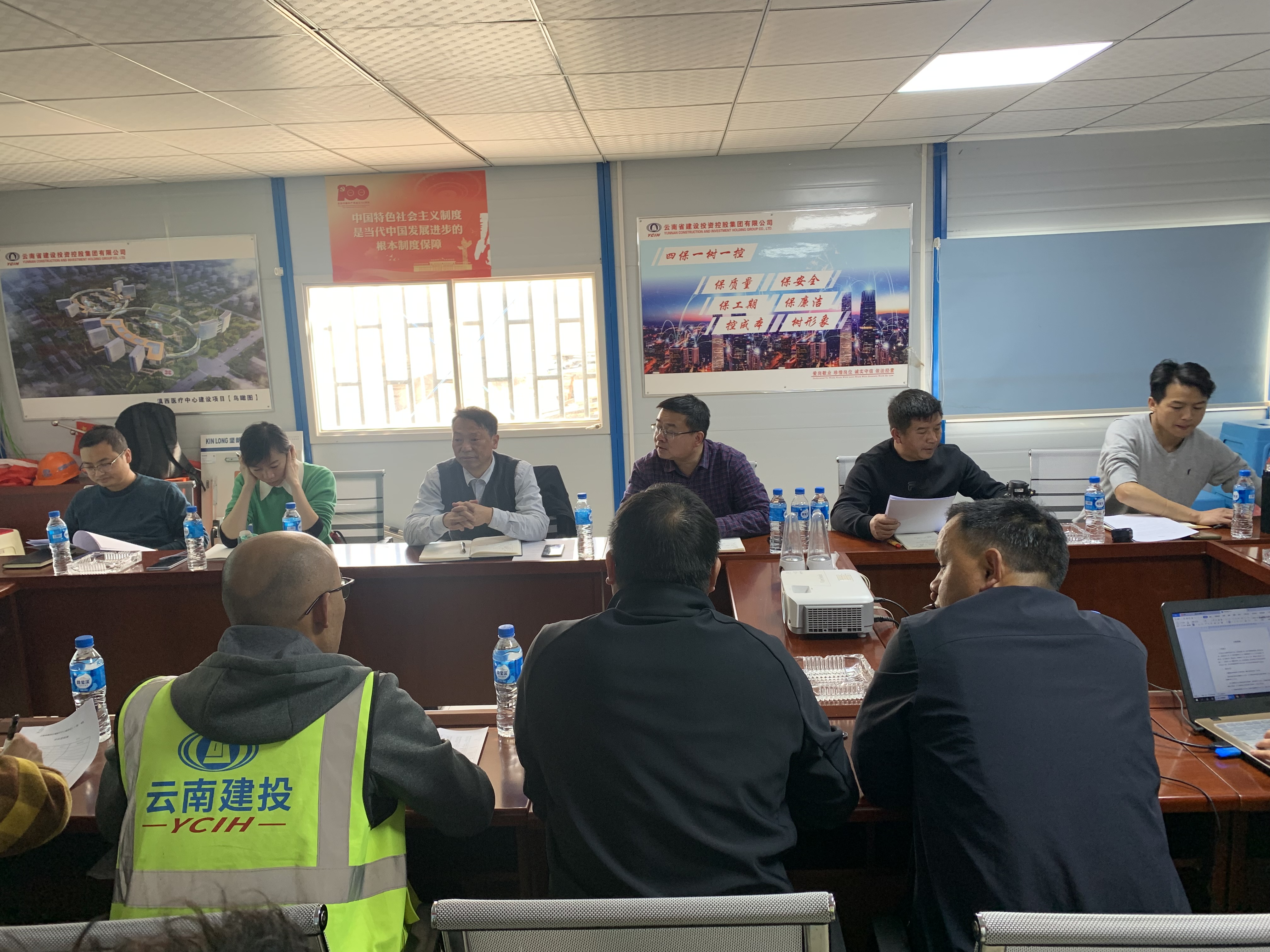 【我為群眾辦實事】陳定華一行調(diào)研滇西醫(yī)療中心項目