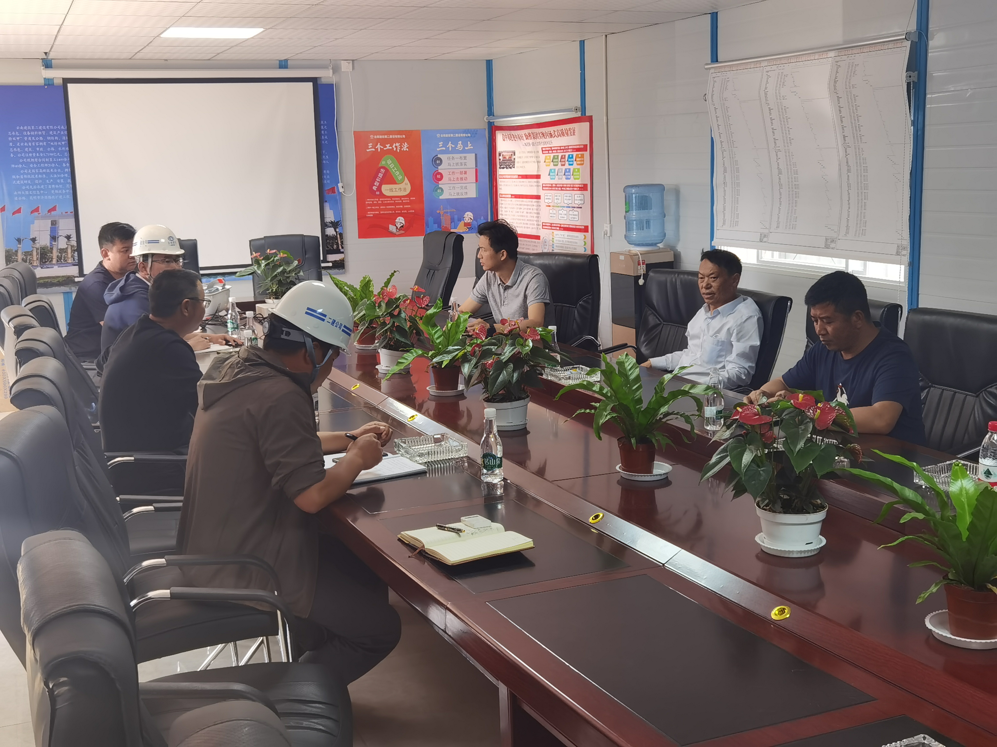 【貫徹一線工作法】陳定華調(diào)研昆明市盤龍區(qū)龍江片區(qū)配建小學(xué)建設(shè)項目