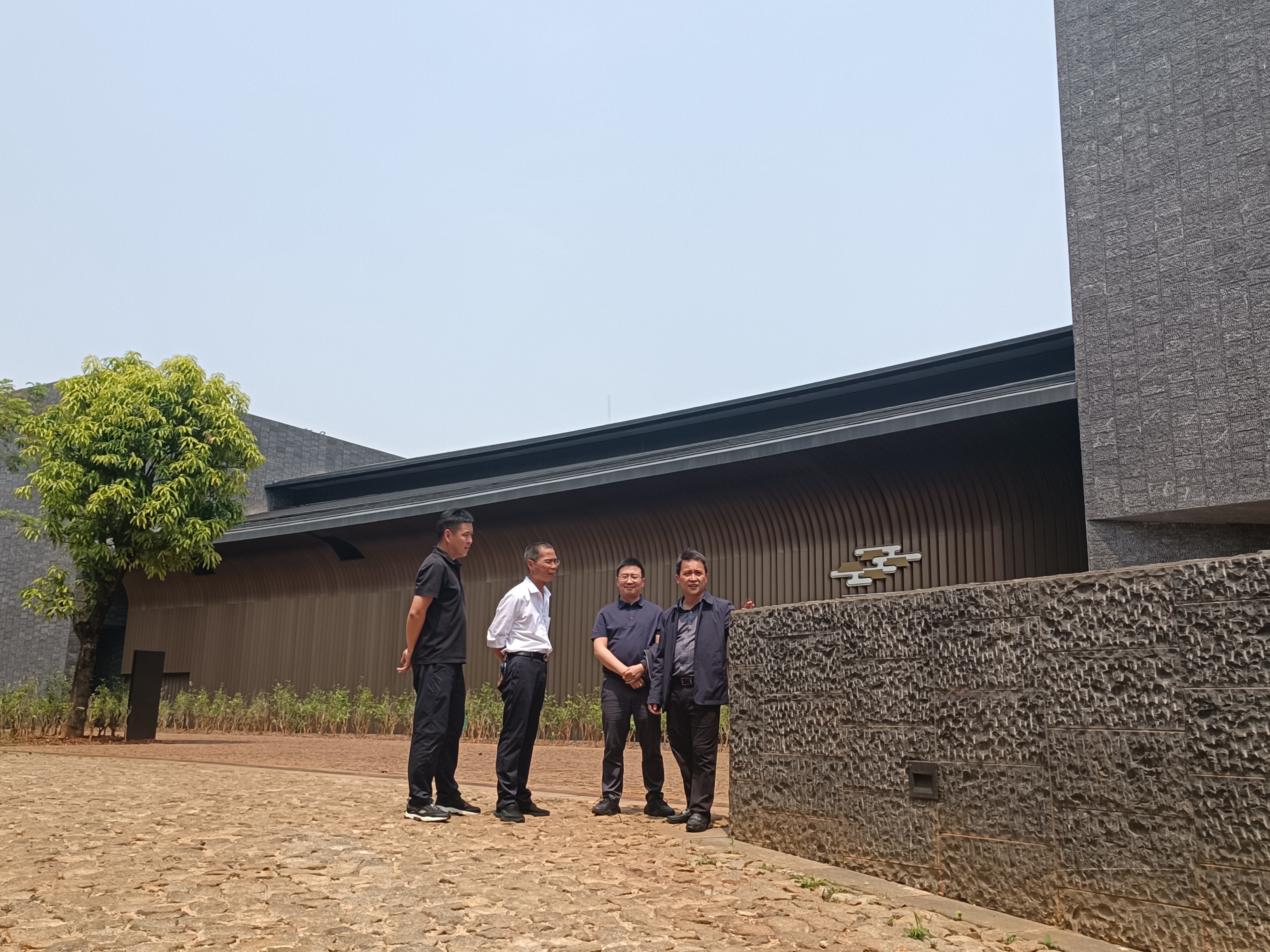 【貫徹一線工作法】公司領(lǐng)導(dǎo)到景邁小鎮(zhèn)一期B地塊項目調(diào)研檢查