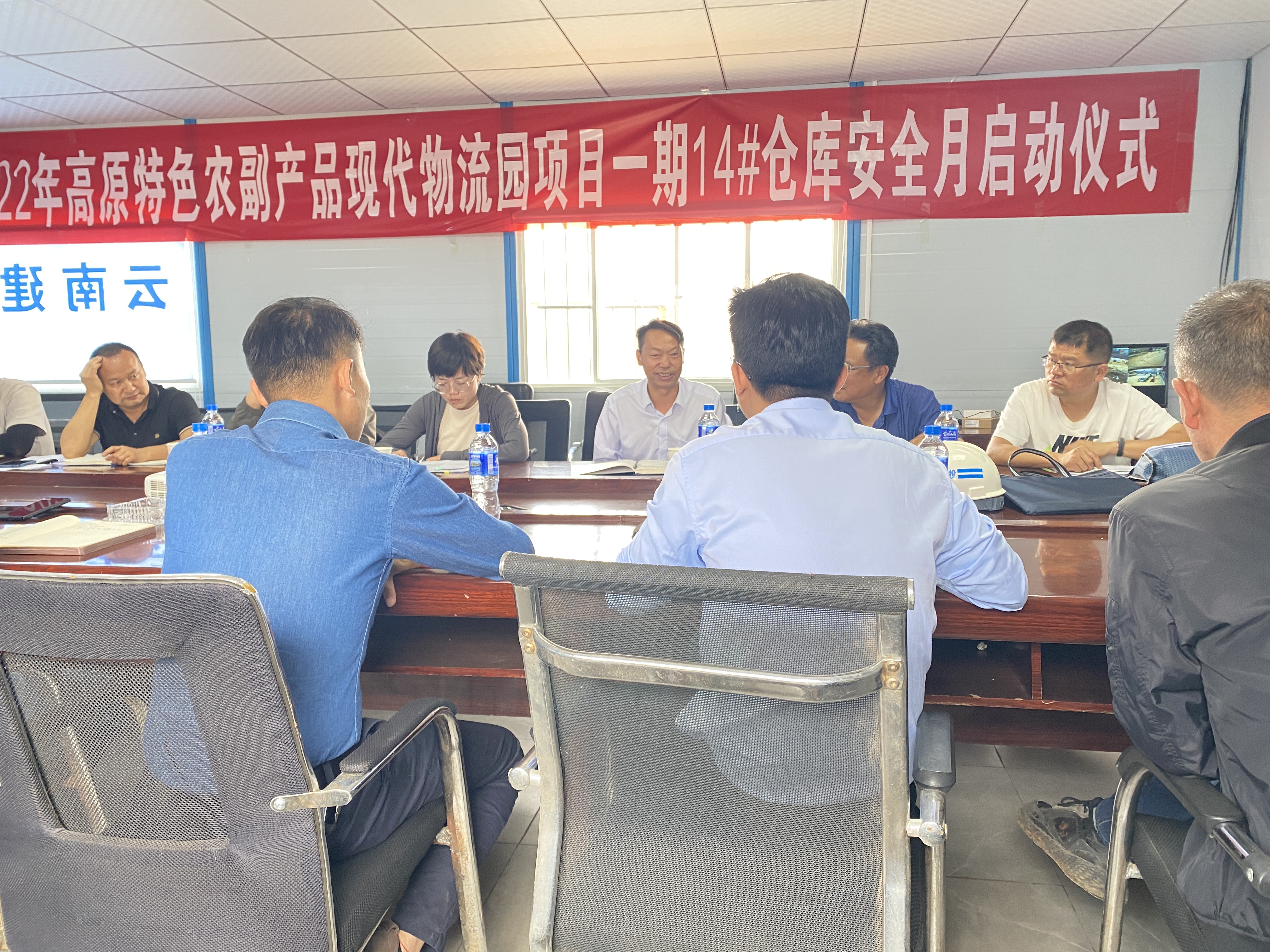 【貫徹一線工作法】陳定華一行到高原特色農(nóng)副產(chǎn)品現(xiàn)代物流園建設(shè)項(xiàng)目一期14#倉(cāng)庫(kù)項(xiàng)目開(kāi)展“端午節(jié)”期間領(lǐng)導(dǎo)帶班檢查工作