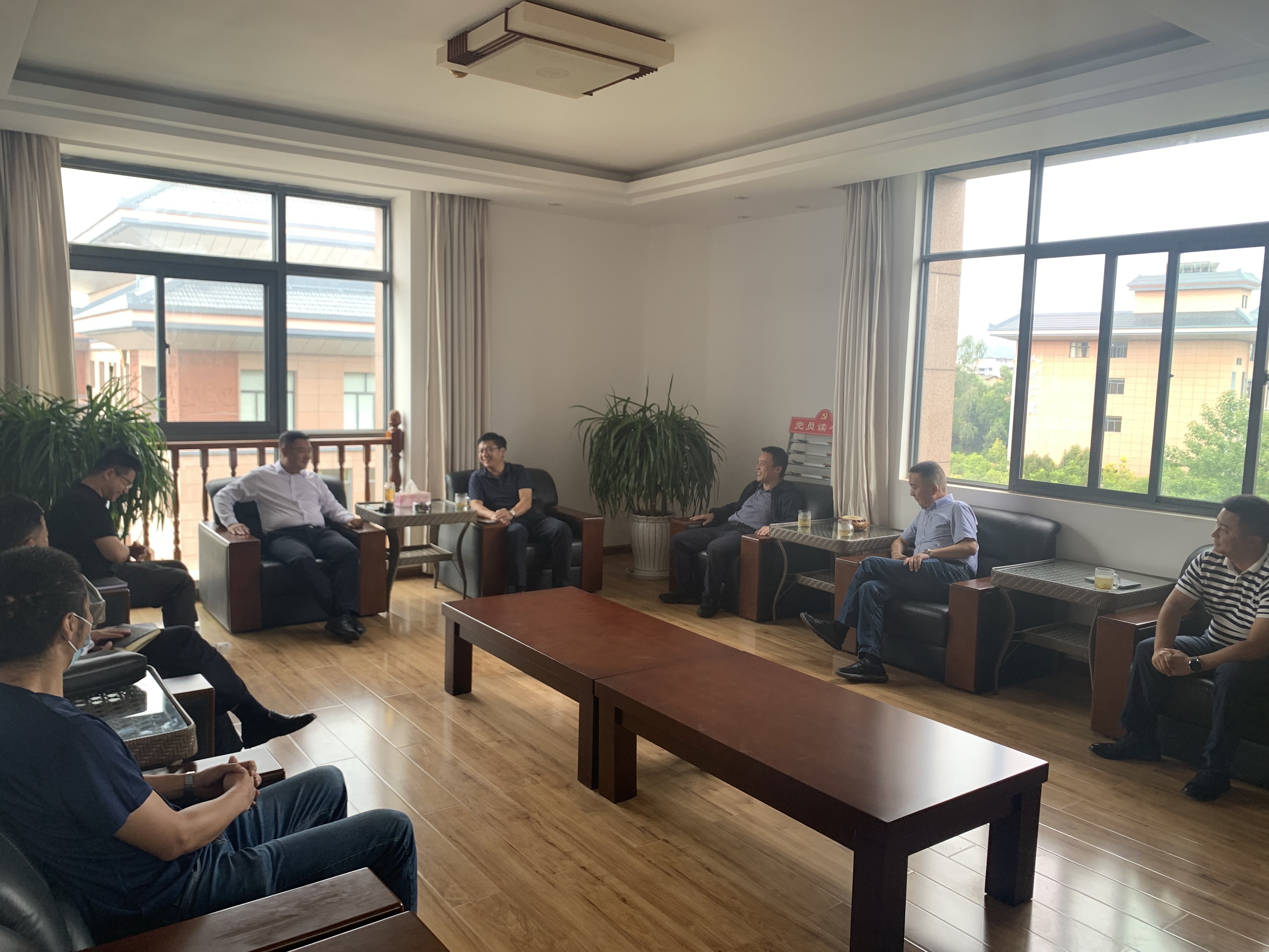 【公司動(dòng)態(tài)】萬(wàn)向遵一行赴楚雄大姚縣開(kāi)展交流座談會(huì)