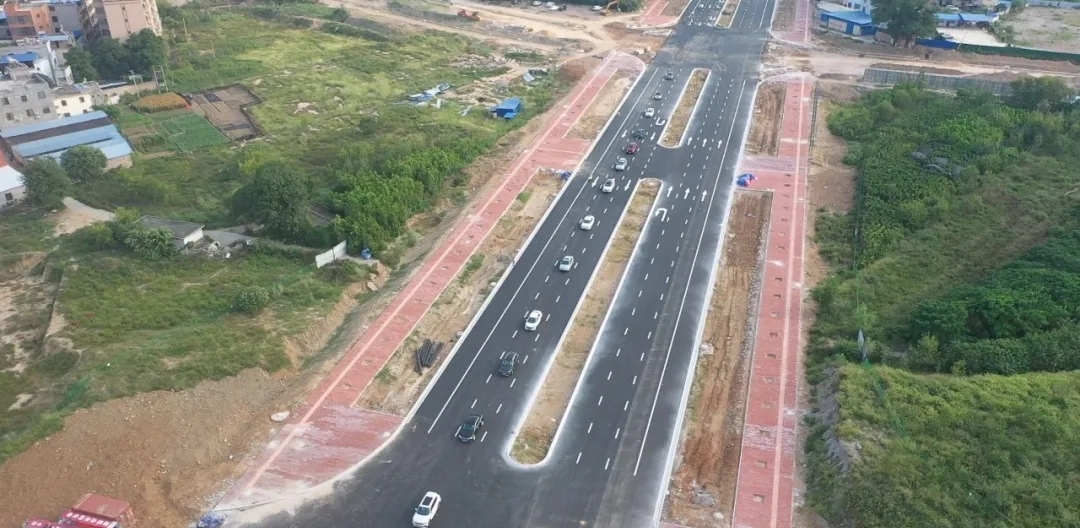 【項(xiàng)目動(dòng)態(tài)】第十七直管部元江國(guó)道213項(xiàng)目興元路南延長(zhǎng)線、規(guī)劃二號(hào)路順利通車！