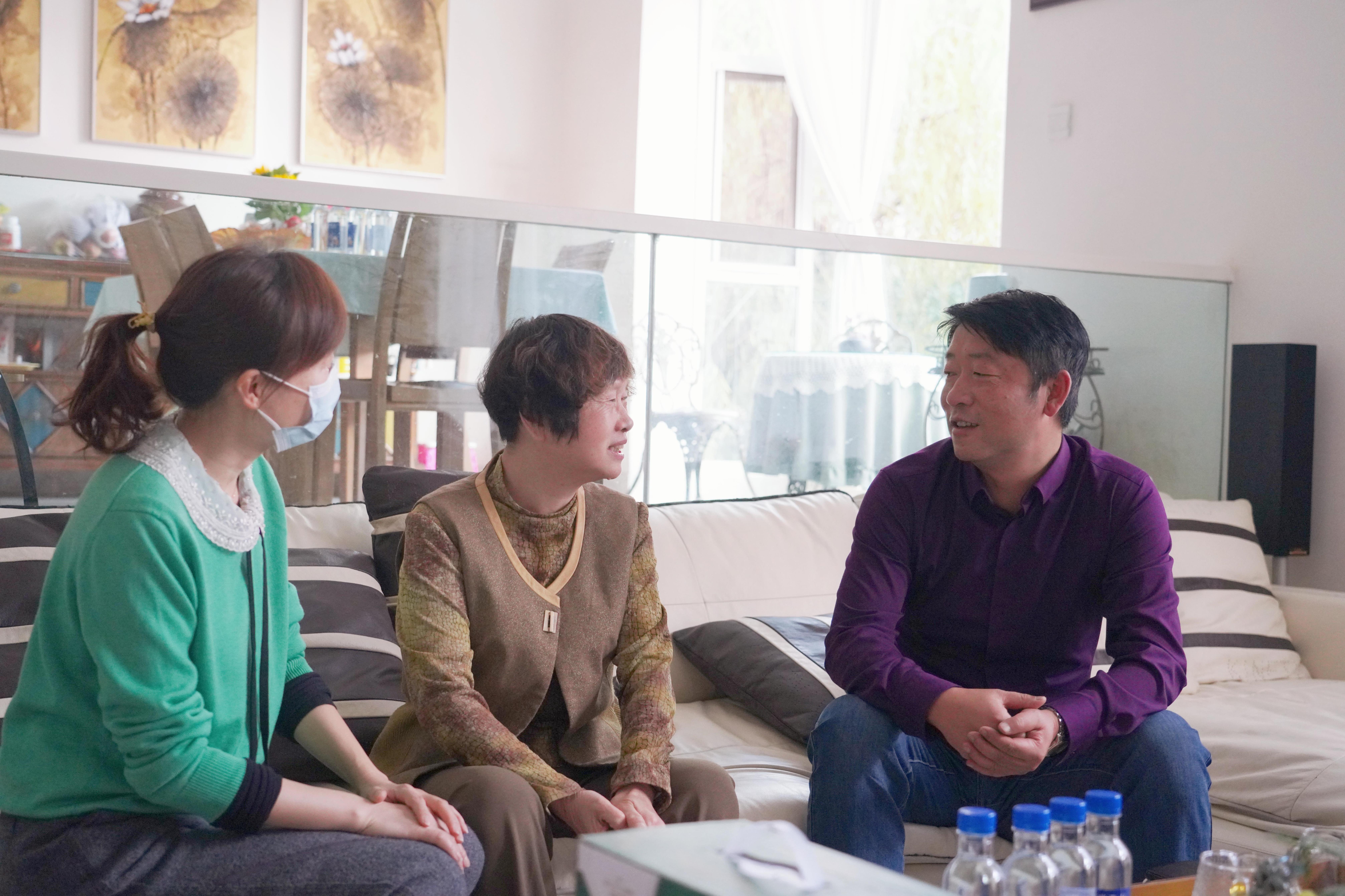 走訪慰問勞模  關(guān)愛落到實(shí)處 ——集團(tuán)工會(huì)走訪慰問公司全國(guó)勞模王建華