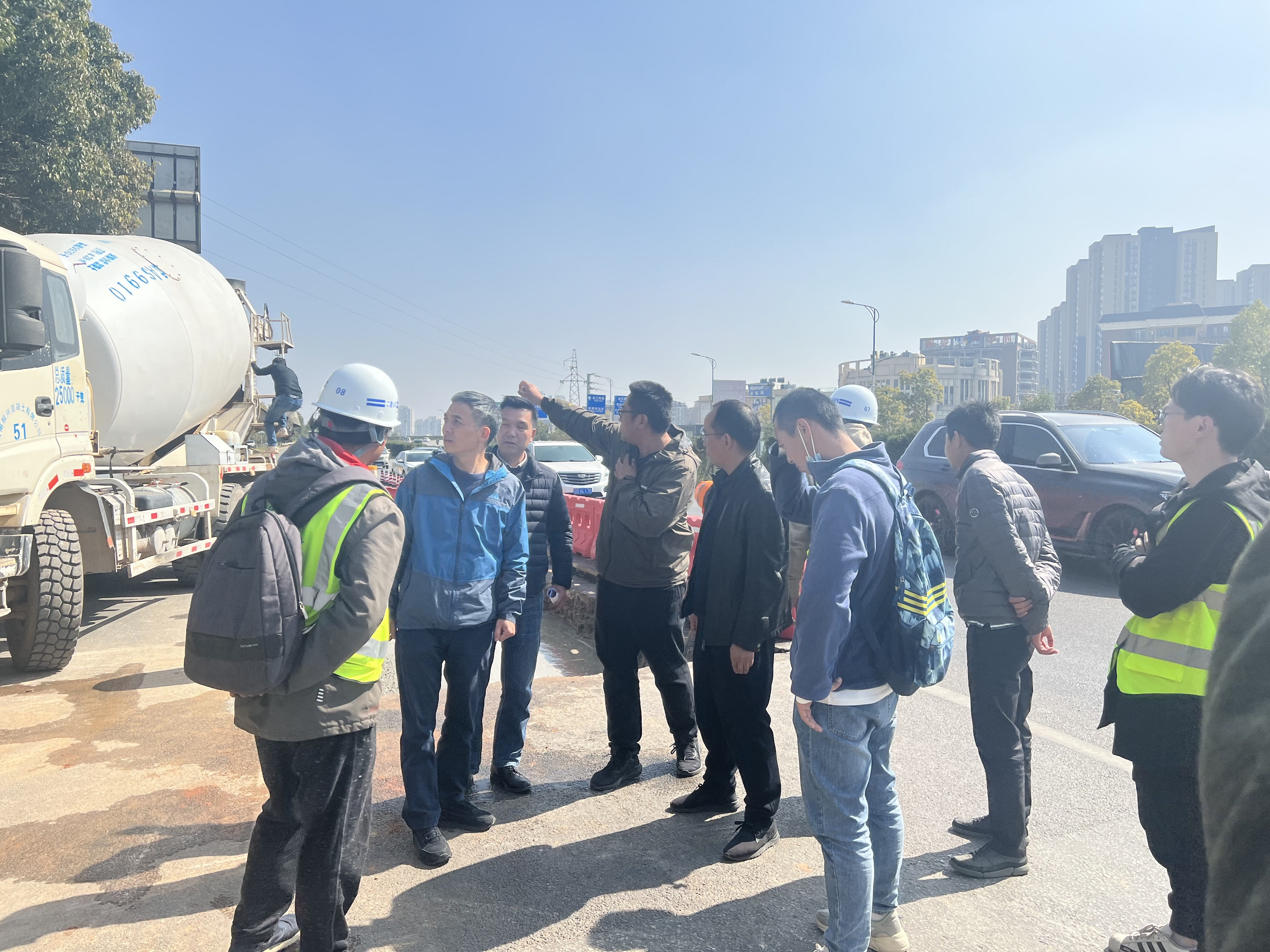 【調(diào)研檢查】昆明市住房和城鄉(xiāng)建設(shè)局局長陳紹波調(diào)研盤龍區(qū)東三環(huán)病害、隱患綜合整治工程