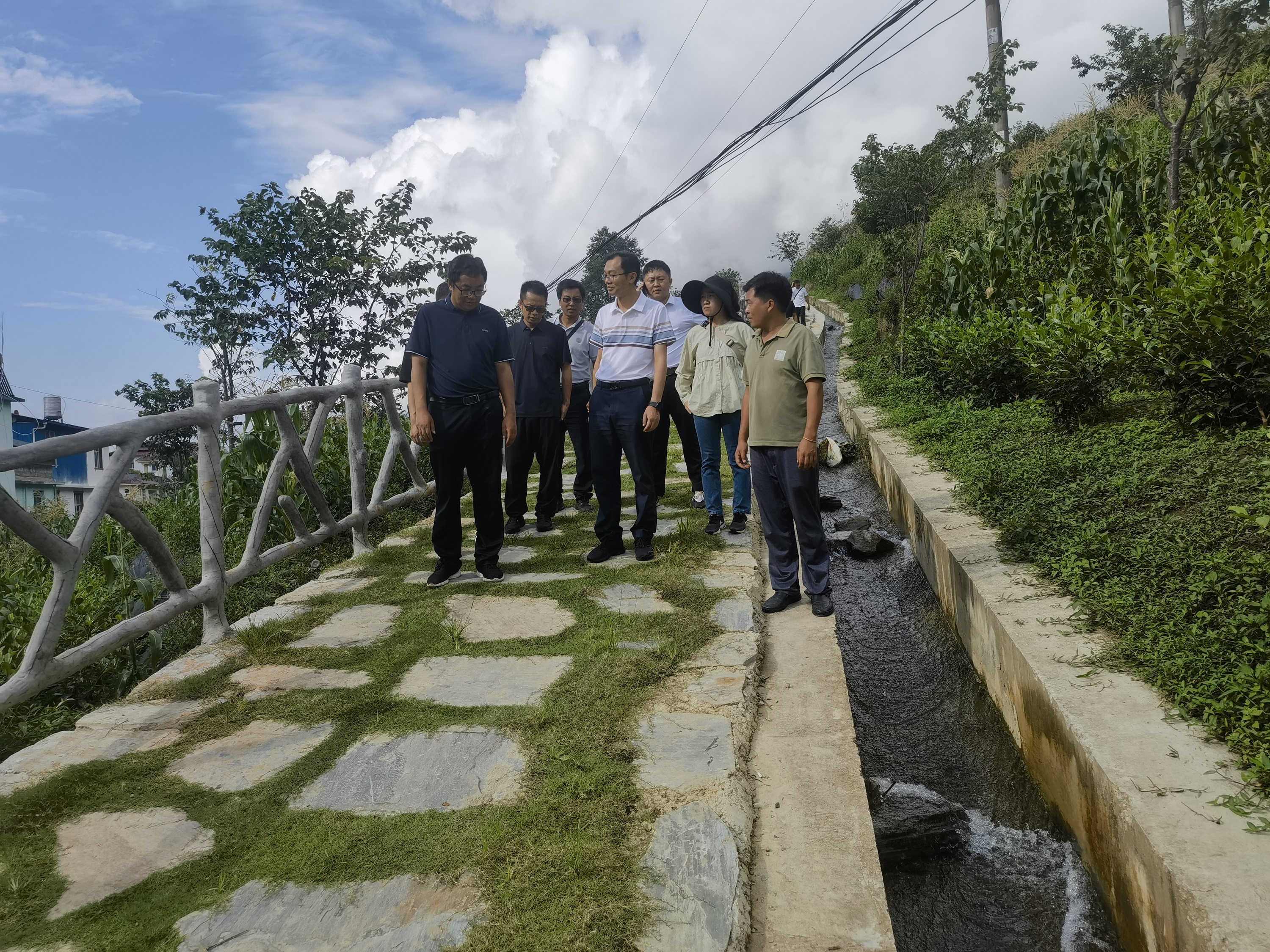【公司要聞】福貢縣委書記楊智泉一行到鹿馬登鄉(xiāng)現(xiàn)代化邊境小康村項(xiàng)目調(diào)研