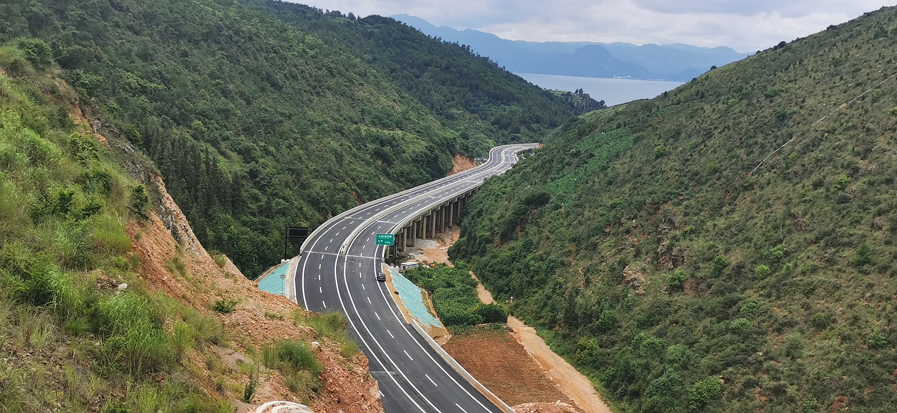 【項(xiàng)目動(dòng)態(tài)】呈澄高速公路一級(jí)路段改擴(kuò)建工程(新村段)項(xiàng)目順利通過竣工驗(yàn)收