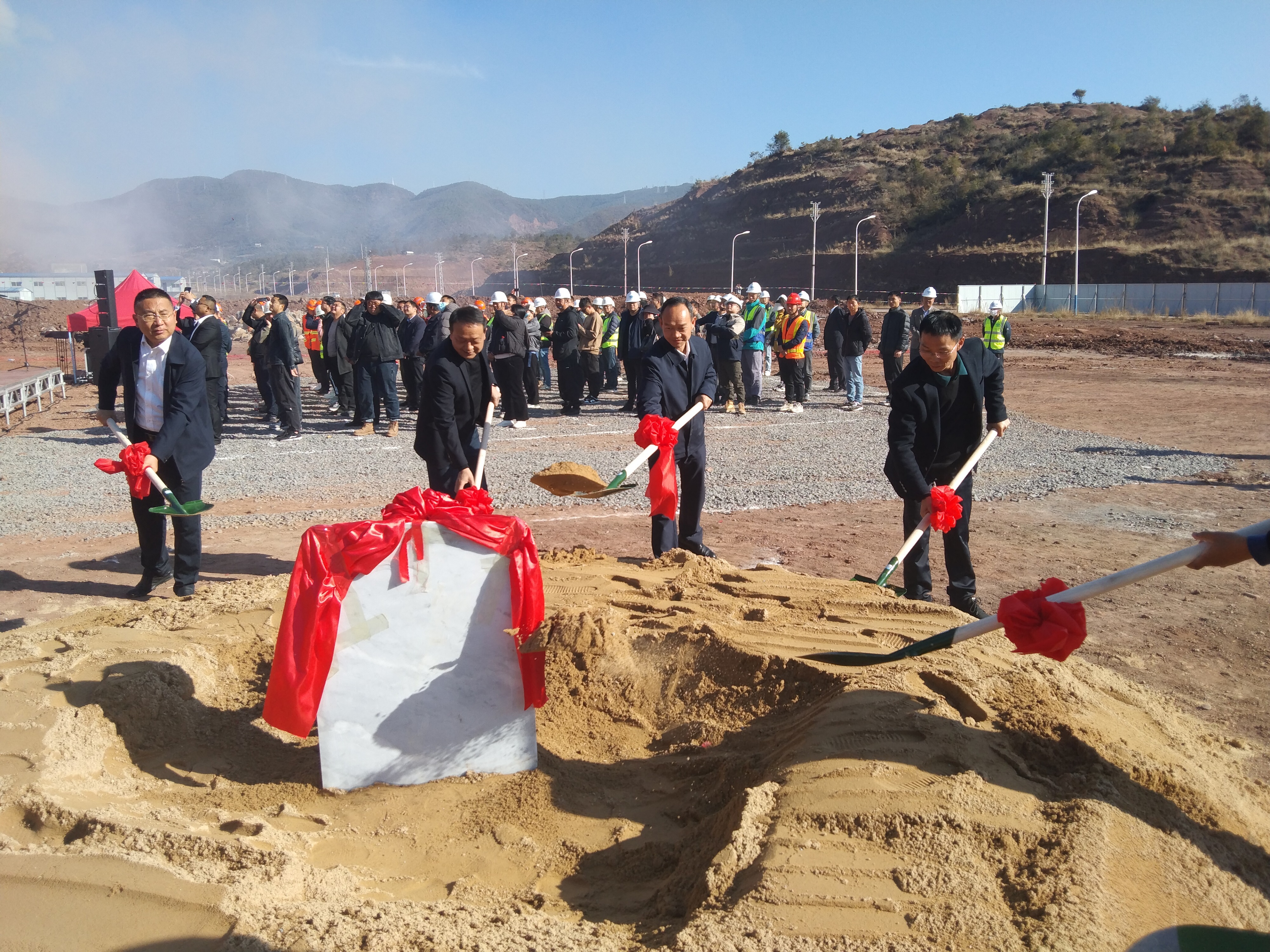 【項(xiàng)目動(dòng)態(tài)】起步?jīng)_刺 開(kāi)局爭(zhēng)先！楚雄高新區(qū)云甸保障性租賃住房建設(shè)項(xiàng)目舉行開(kāi)工奠基儀式