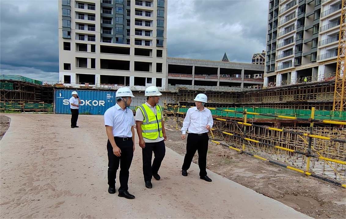 【公司要聞】陳定華到楚雄新航鴻雅房地產(chǎn)開發(fā)建設(shè)項目（3#、5#、6#）調(diào)研