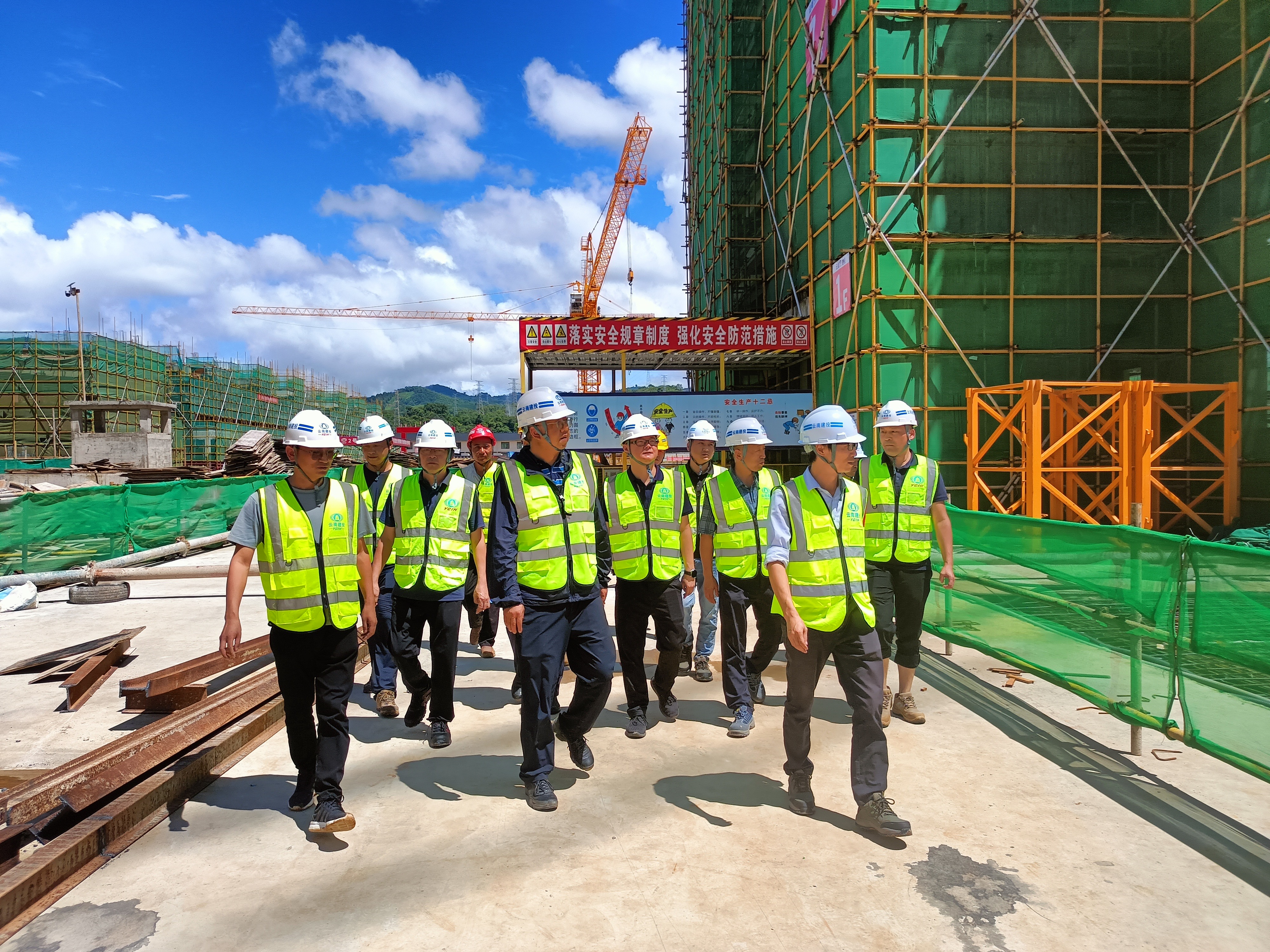 【公司要聞】集團(tuán)安全總監(jiān)段益慶調(diào)研鎮(zhèn)康縣保障性租賃住房建設(shè)項(xiàng)目