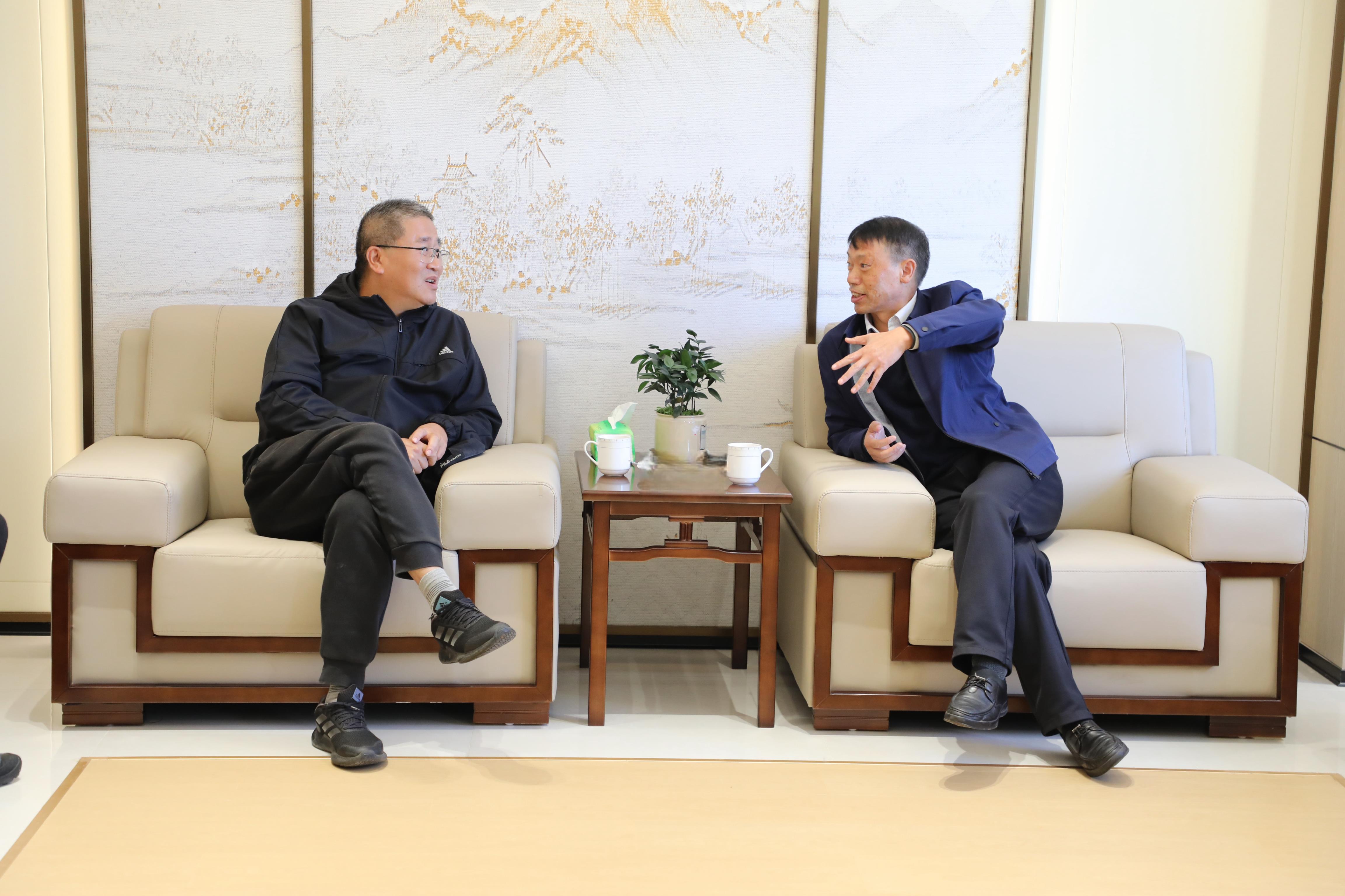 【公司要聞】金平縣人大常委會(huì)黨組書記、主任刁繼清到公司交流座談