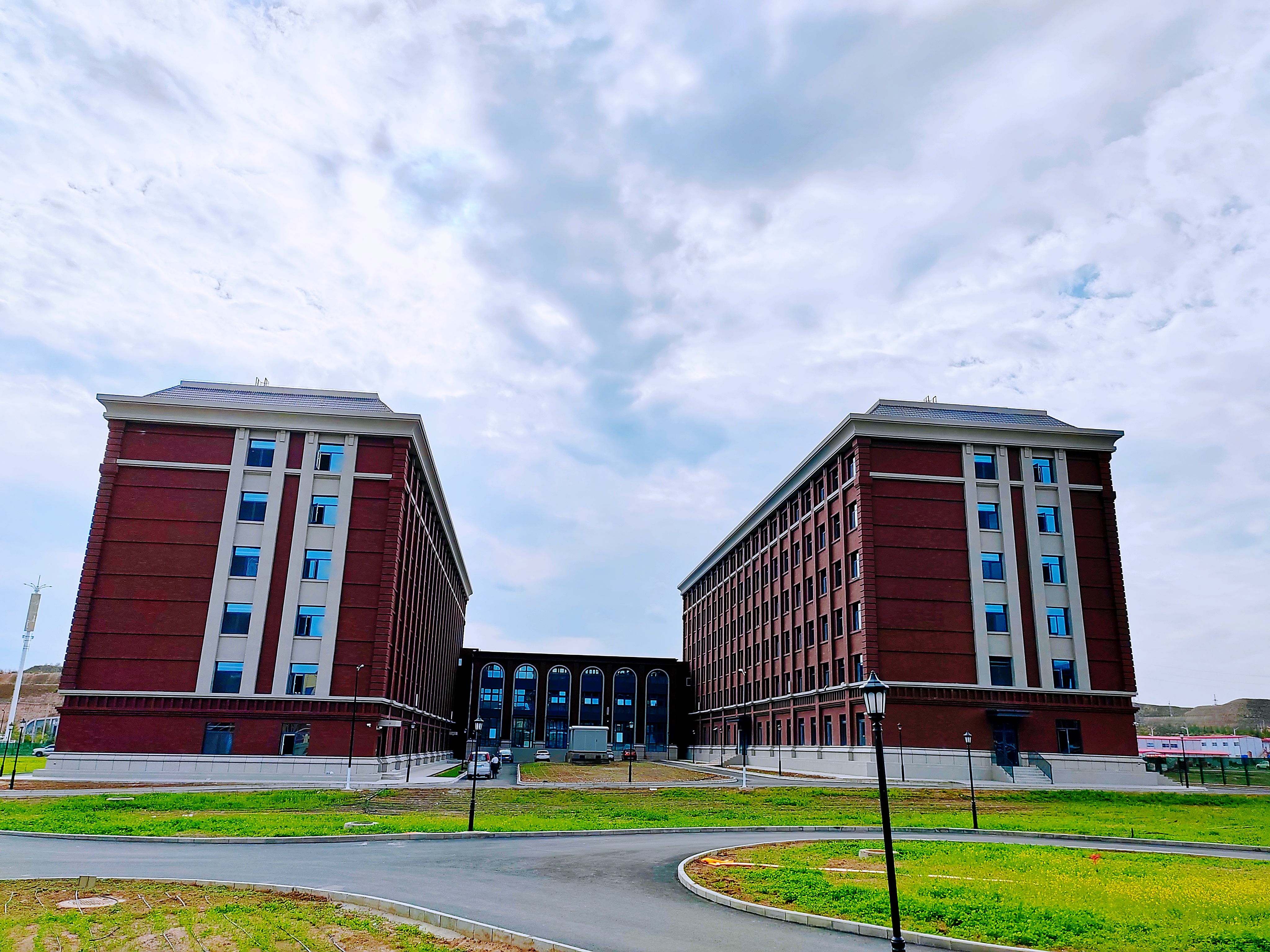 【百日攻堅】蘭州信息科技學院17#、18#書院建設(shè)項目通過竣工驗收