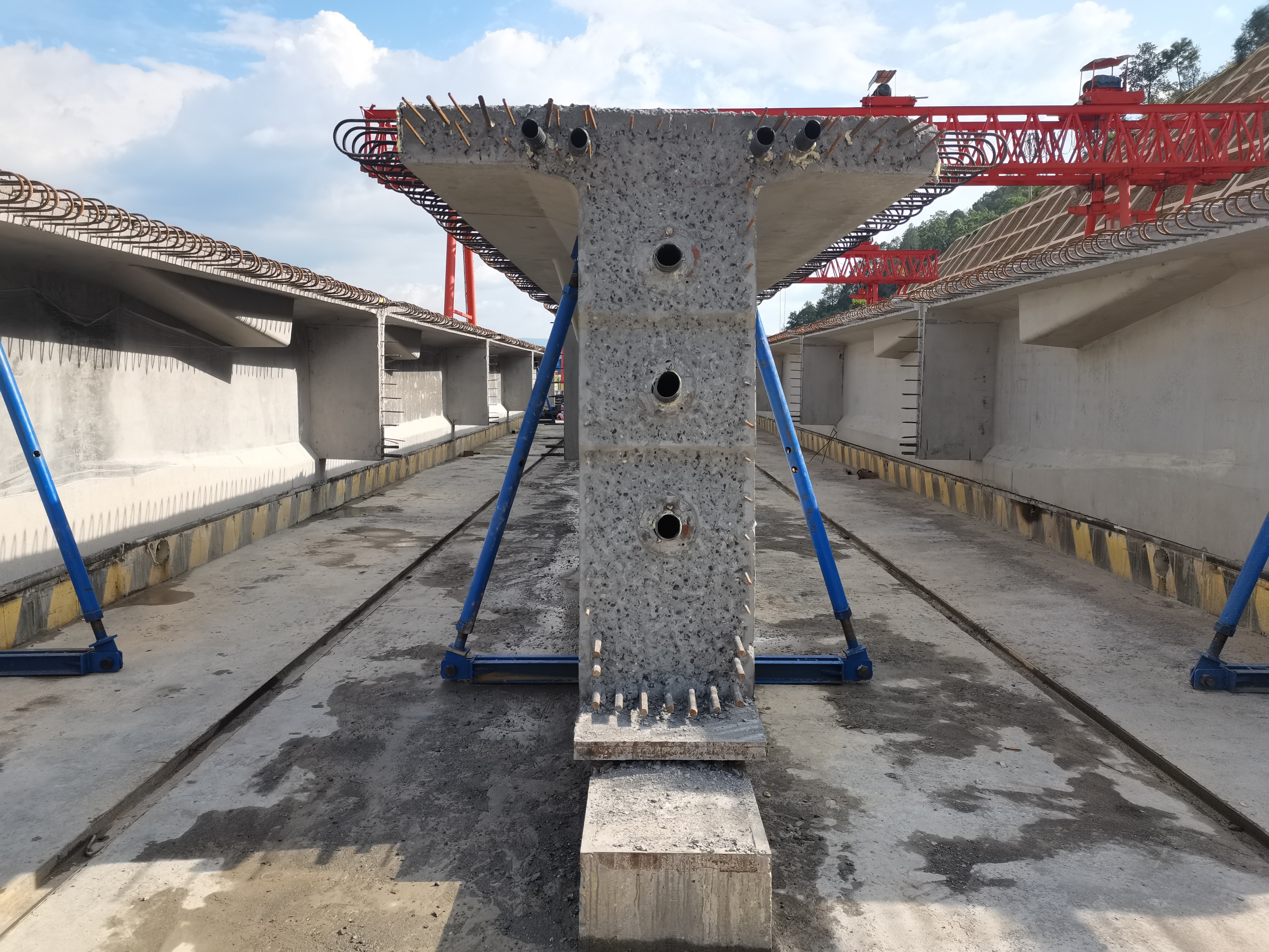 【喜報(bào)】峨石紅高速（玉溪段）三分部T梁預(yù)制場安全管理創(chuàng)新措施受表揚(yáng)